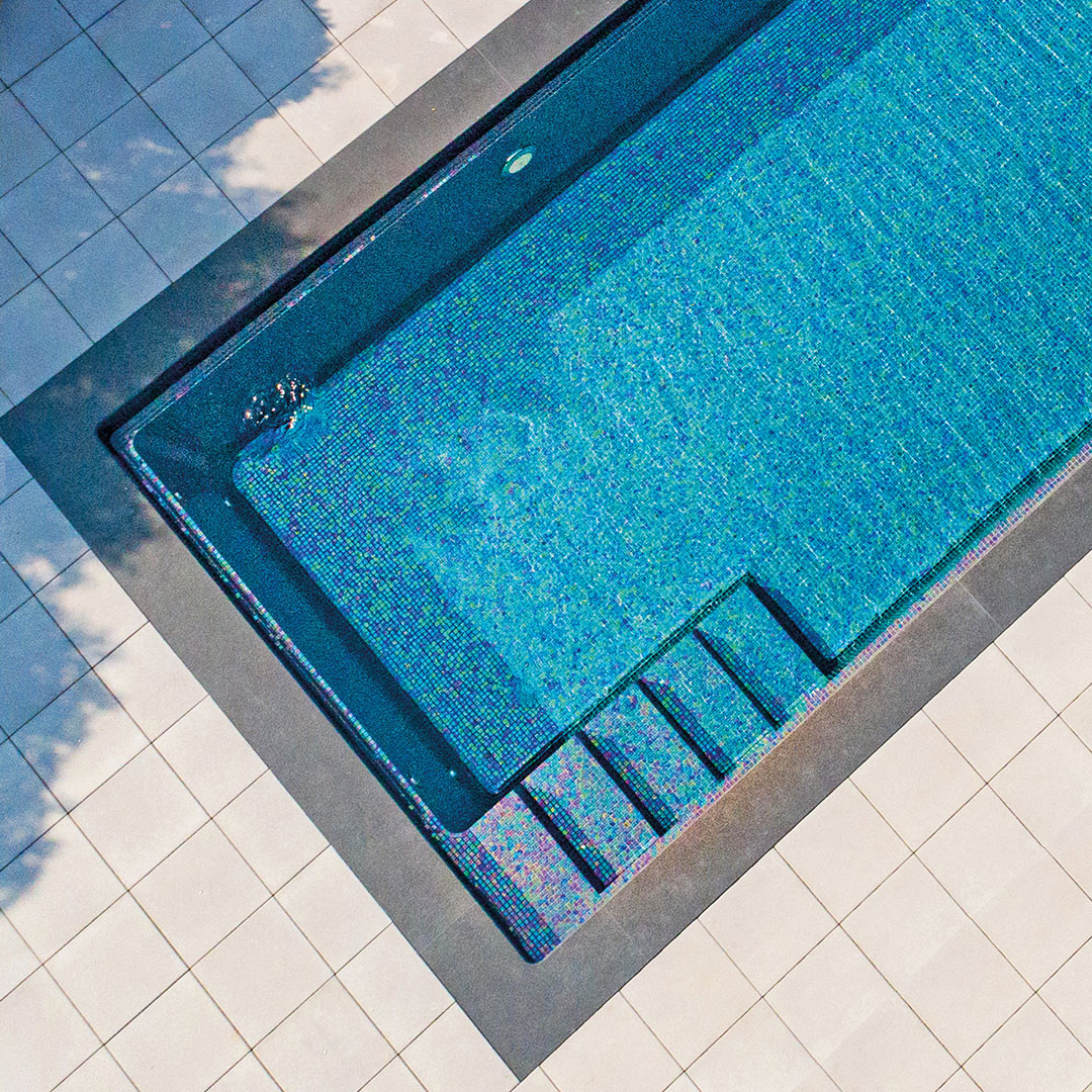 Riviera pool